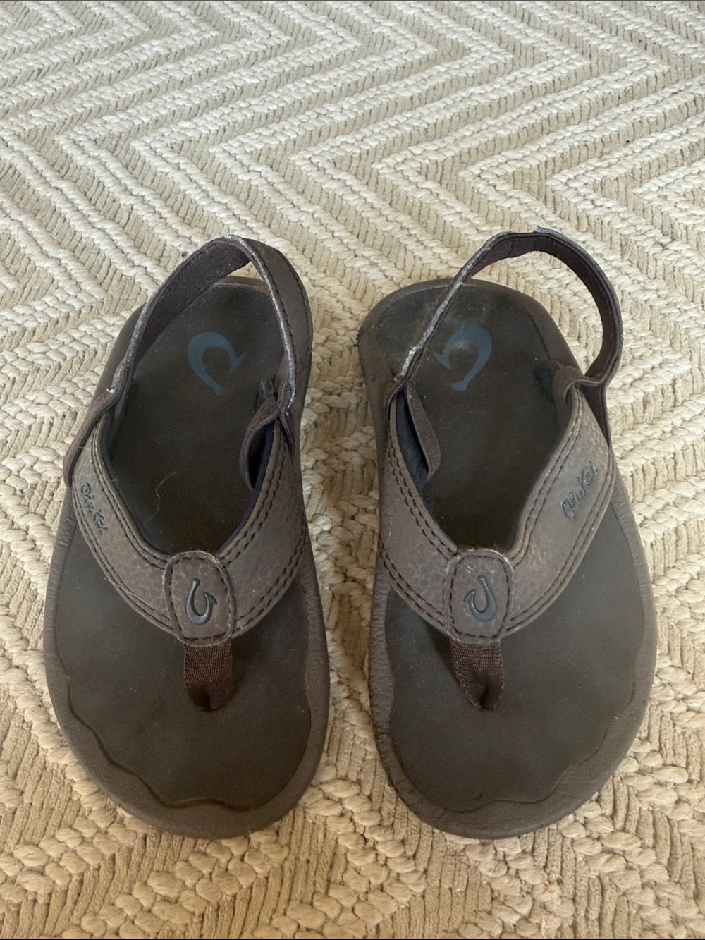 Olukai size 7 sandals